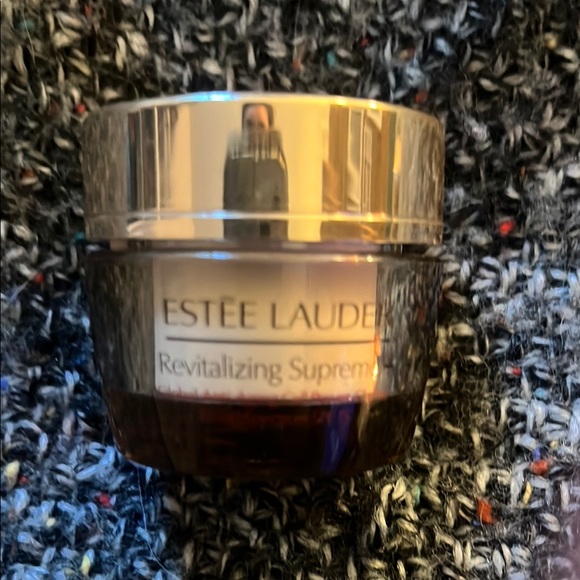 Estee Lauder Revitalizing Supreme+ Cream - Picture 2 of 3